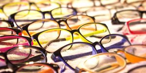 How to Choose the Glasses Frame Material That's Right for You ...