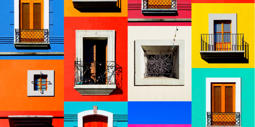 Una imagen collaged de ventanas y puertas bellamente y de colores brillantes