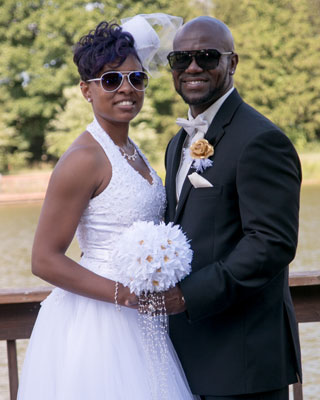 Te' Lavette and her husband wearing sunglasses on their wedding day, due to a contact lens-related eye infection.